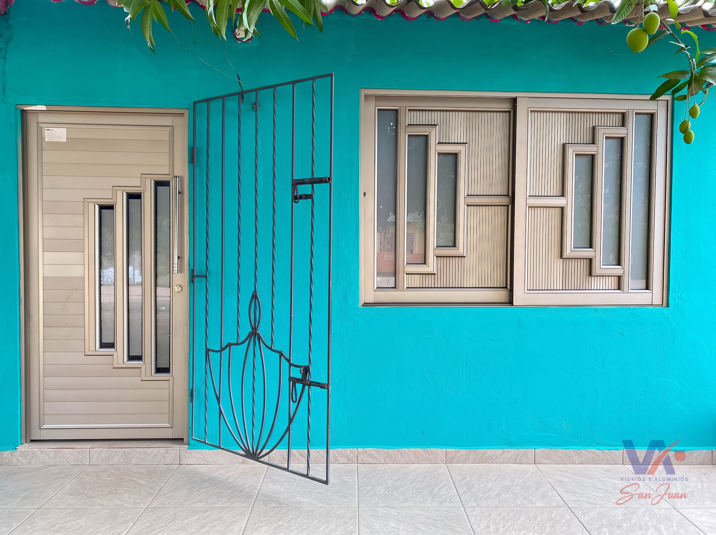 Puerta y ventana de aluminio, instaladas